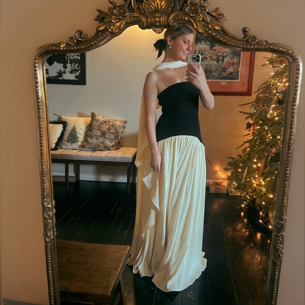 NWT Elegant Black and Cream Strapless Gown